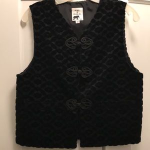 Max & Mabel Velvet Vest Black